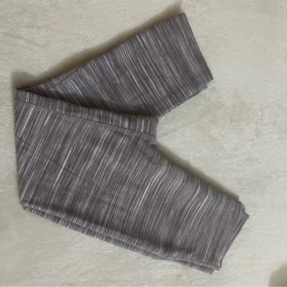 Lululemon aligns size 4. Never worn, no tags, fit too tight, 21" crop